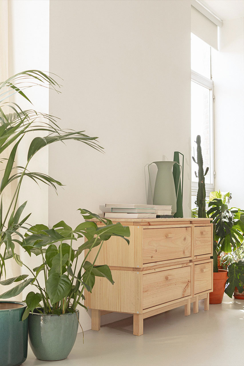 Imagen de ambiente 2 para:Cómoda de madera con patas